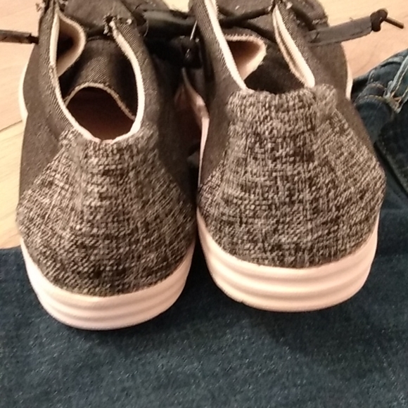 Canvas Shoes - Picture 7 of 10